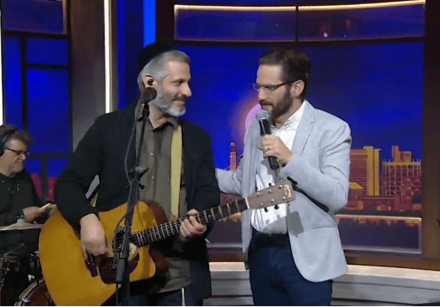 משעשע: גורי אלפי ואביתר בנאי בביצוע ל'פרגולה'