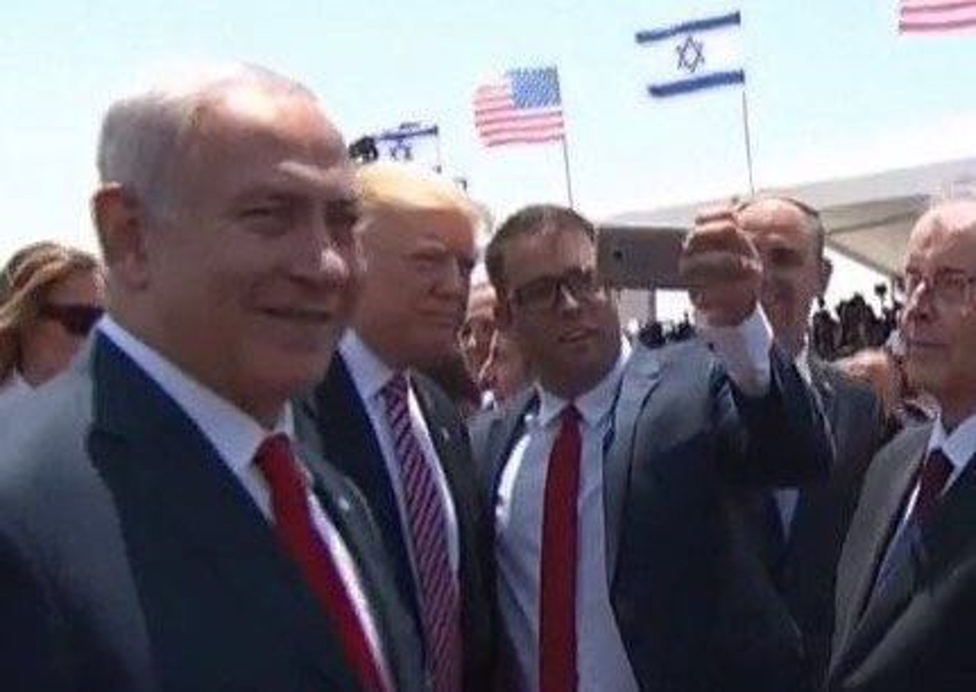 מביך או משעשע? אורן חזן תפס סלפי עם דונלד טראמפ