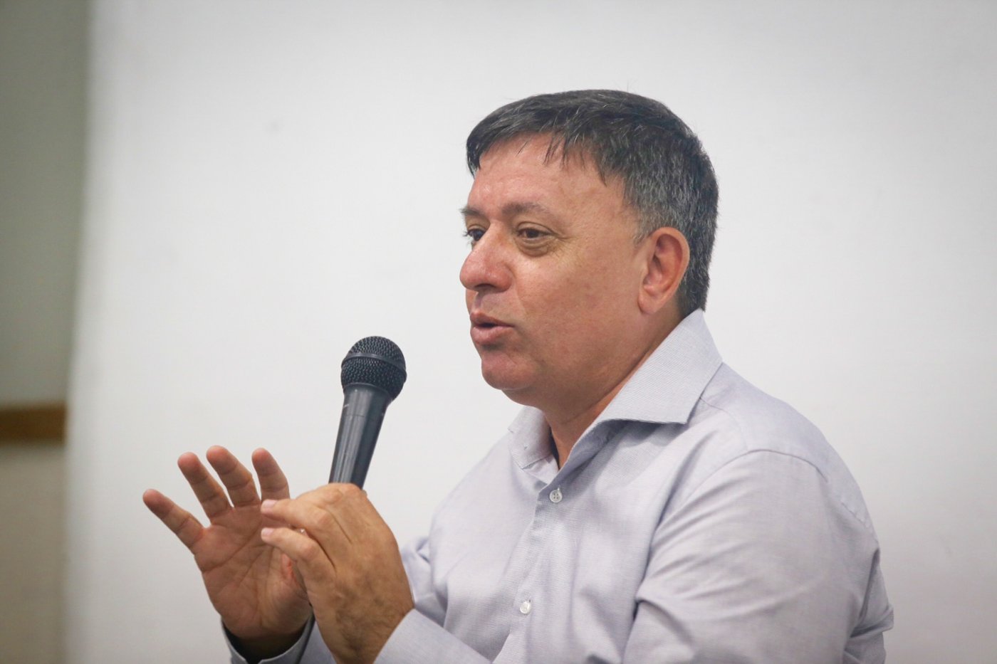 אבי גבאי מתגזען: לא לתקן מדרכה שבורה בהתנחלות