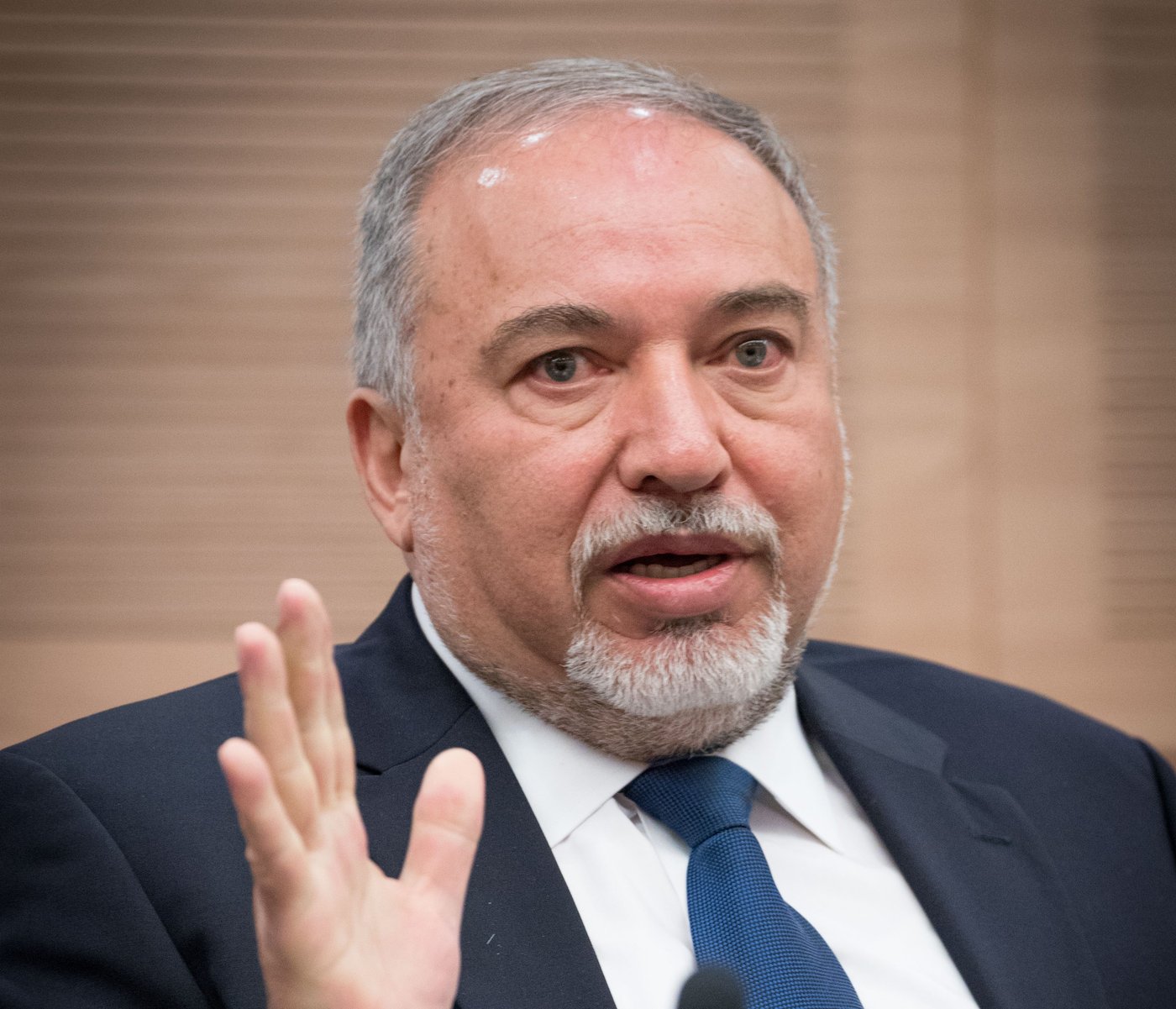 ליברמן: "אוהב את השבת, אבל קדושת החיים מעל"