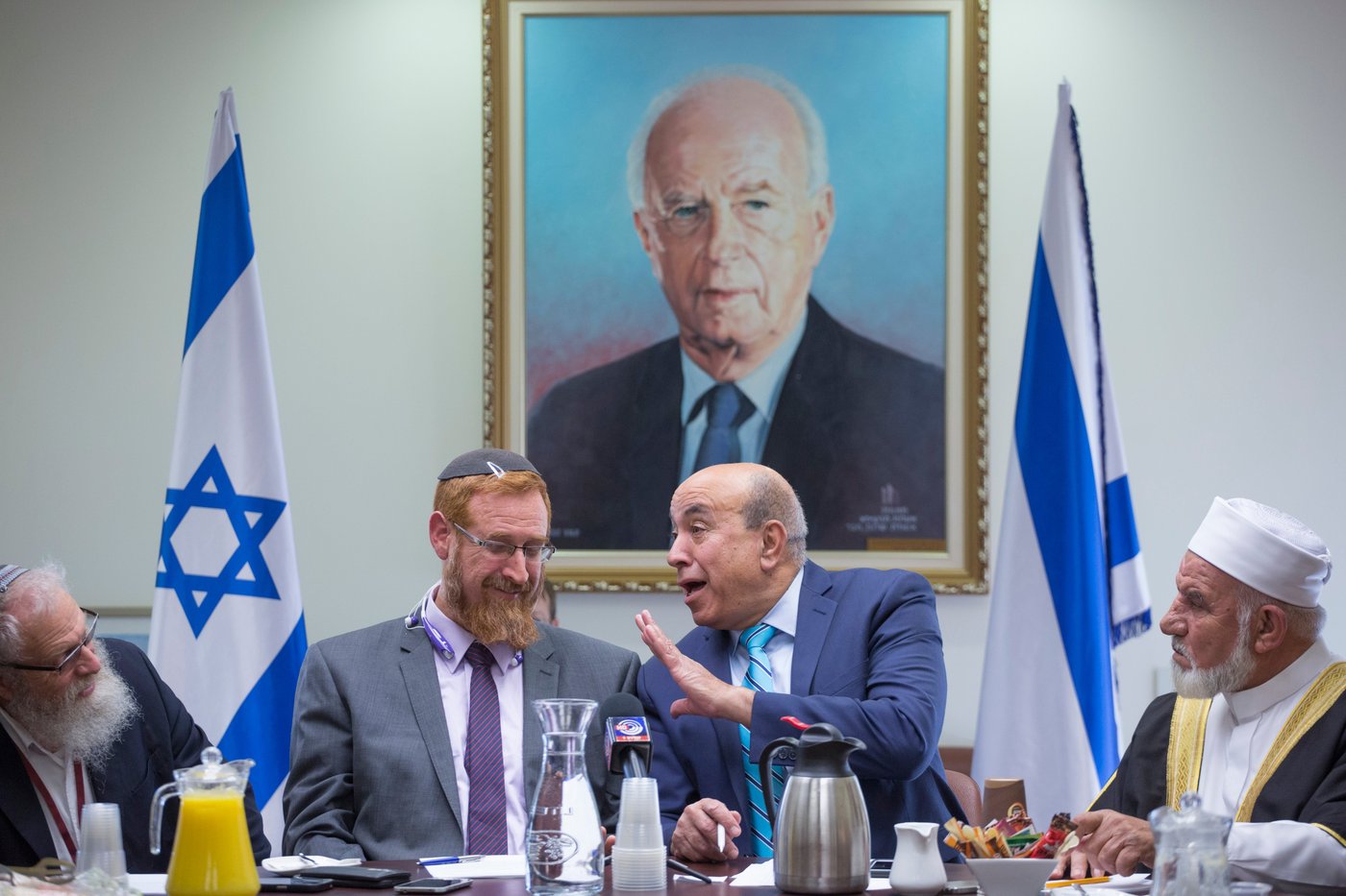 יהודה גליק קורא לחבריו מימין: בואו לעצרת לזכר רבין