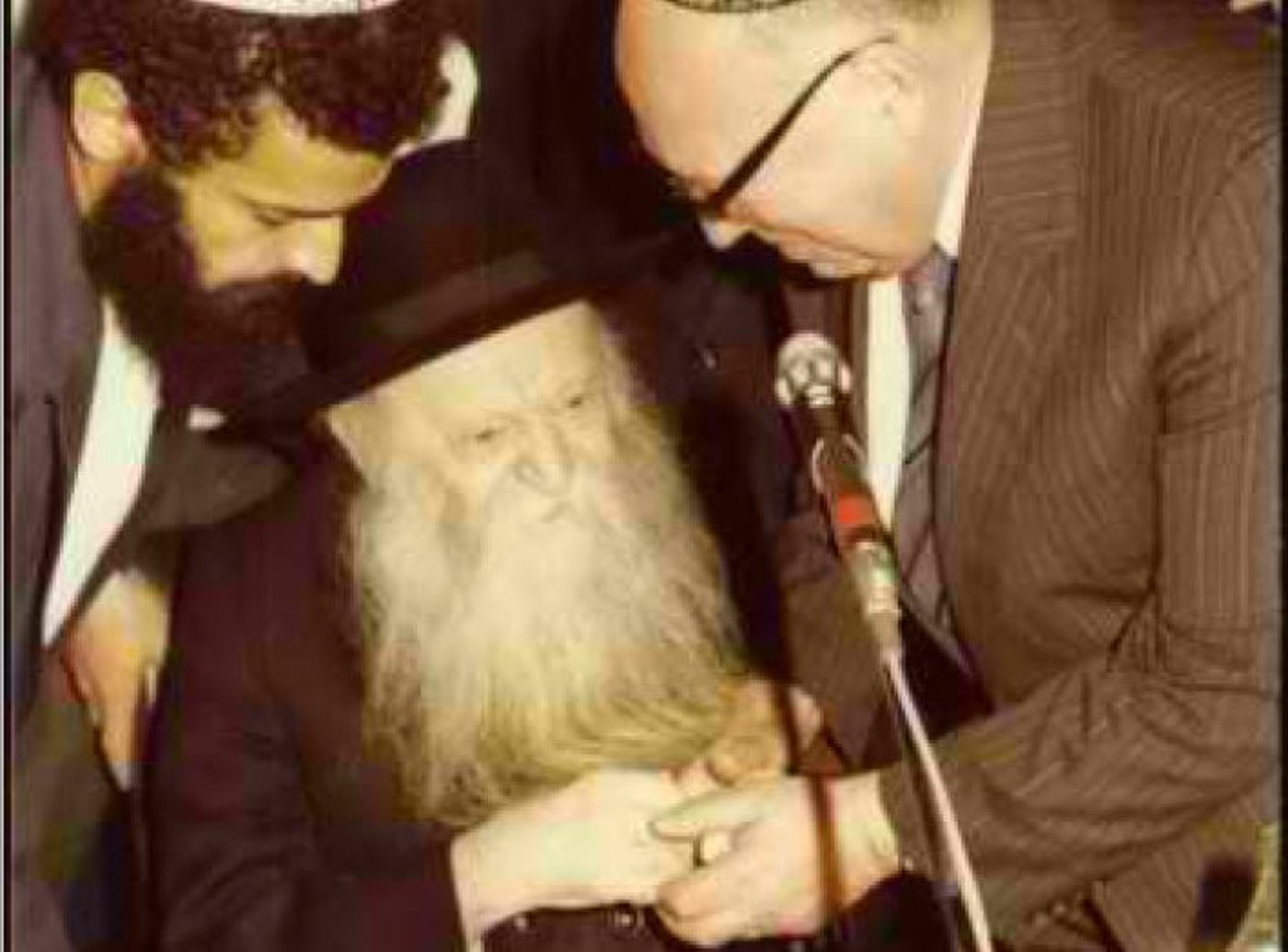 צפו בשידור ישיר: האזכרה לרבנו הרב צבי יהודה קוק זצ"ל