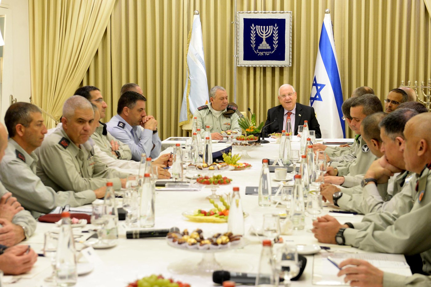 ושוב: פורום מטכ"ל מצטלם – 24 קצינים; אפס כיפות