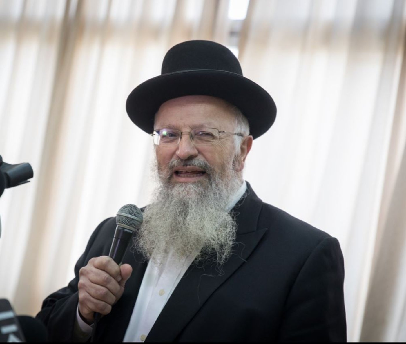 הרב אליהו: מה לעשות עם הספרים של חיים ולדר?