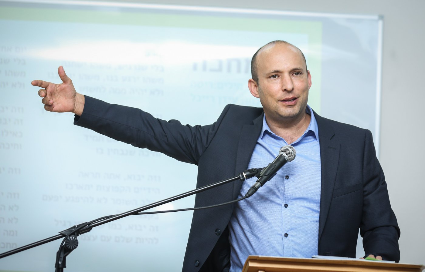 בנט: "עומד מאחורי כל מילה בפוסט של אשתי החכמה"