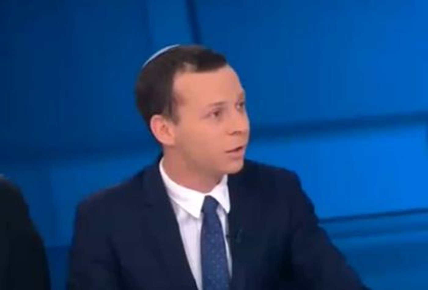 העימות בין עמית סגל לצחי הנגבי ירד לפסים אישיים.צפו