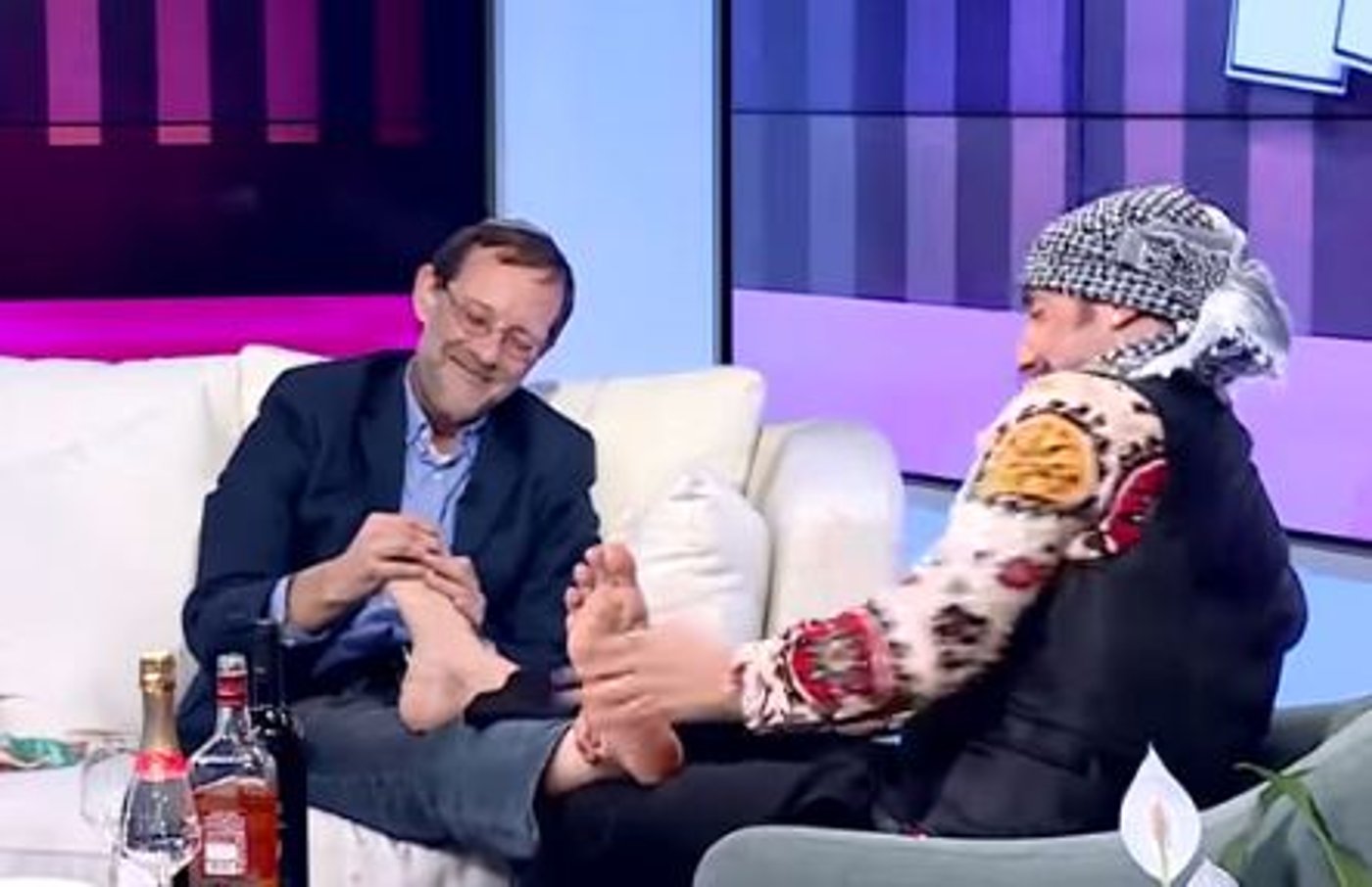 שווה קולות? פייגלין משפיל את עצמו. צפו בהשפלה