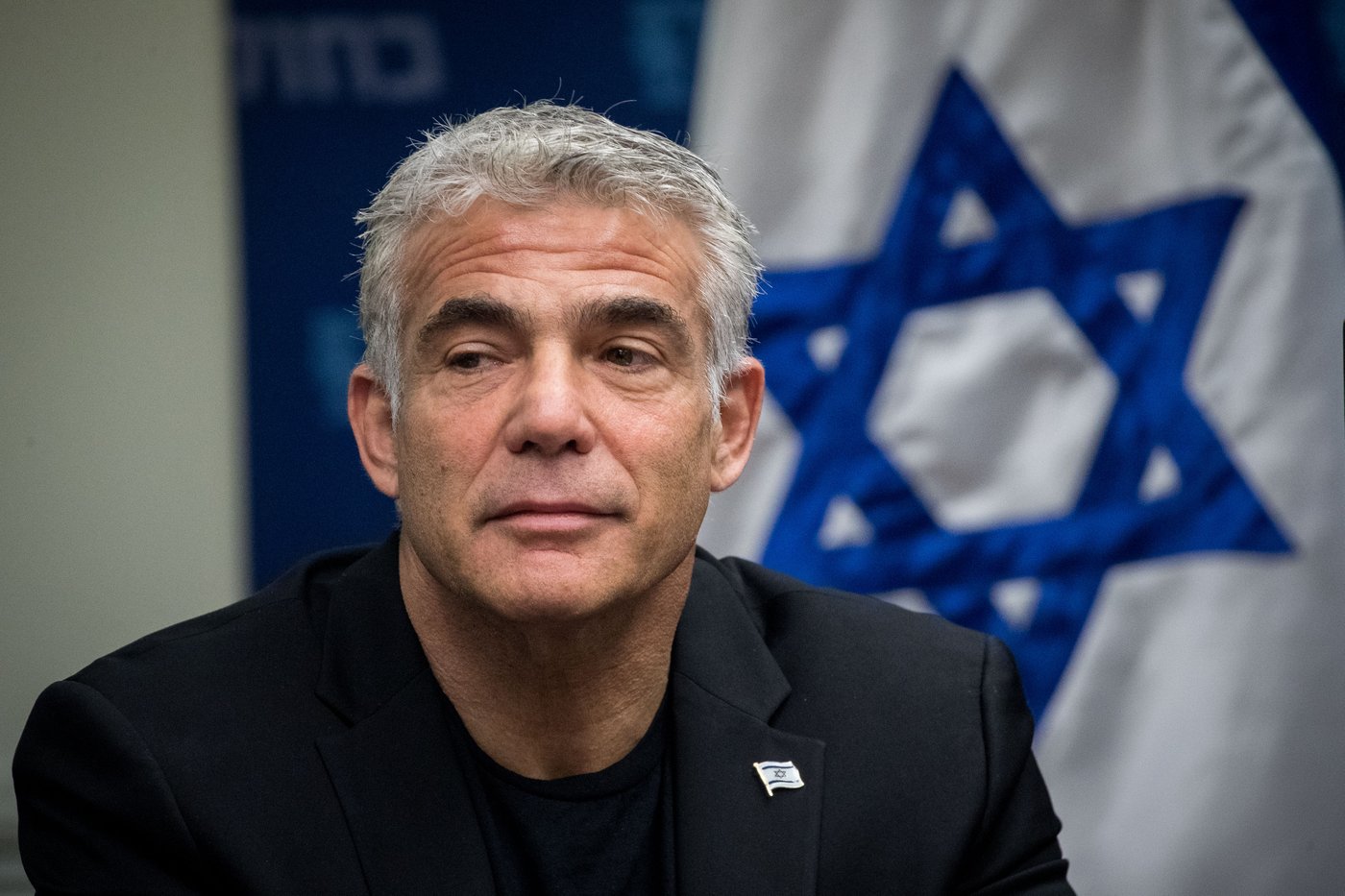 לפיד לעג לברק; דוברו של נתניהו נחלץ לעזרה