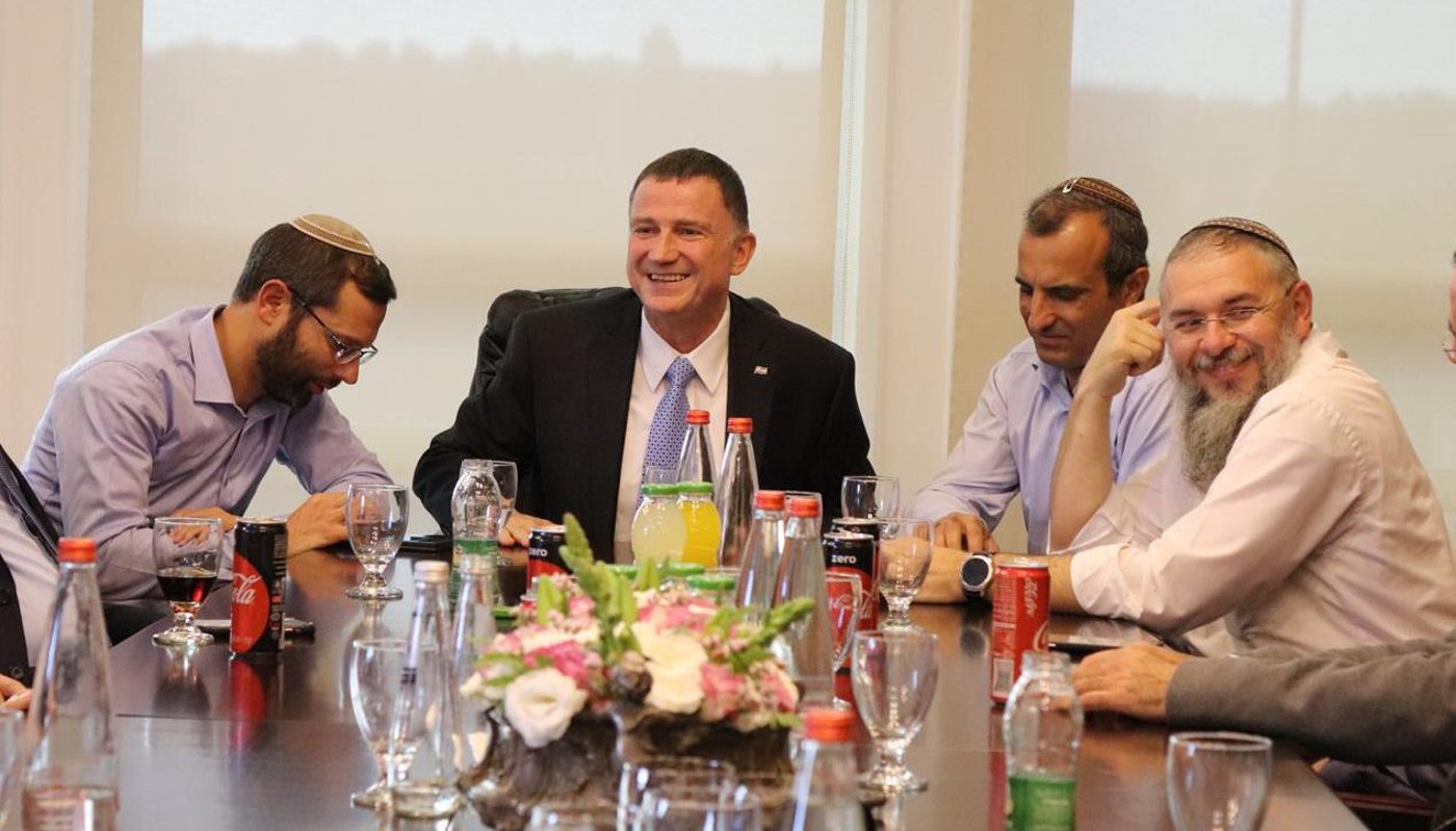 דורני, נאמן וגנץ אצל יו"ר הכנסת (צילום: מועצת יש"ע)