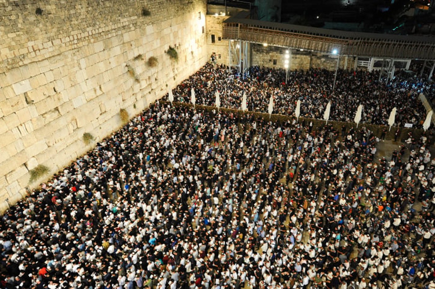 סליחות בכותל עם רבבות עמך ישראל לפני יום הדין