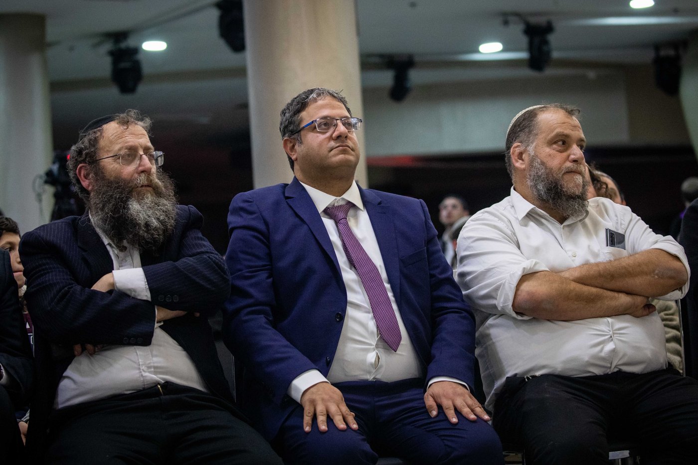 "קורא להם להגיש תביעה נגד פייסבוק"