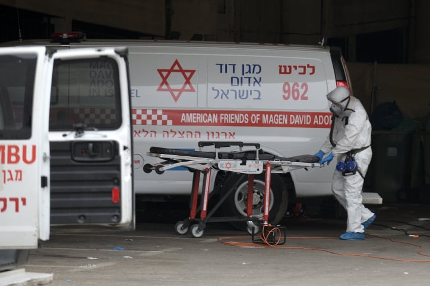 רוכב אופנוע נפצע מפגיעת משאית בכביש 4, מצבו קשה