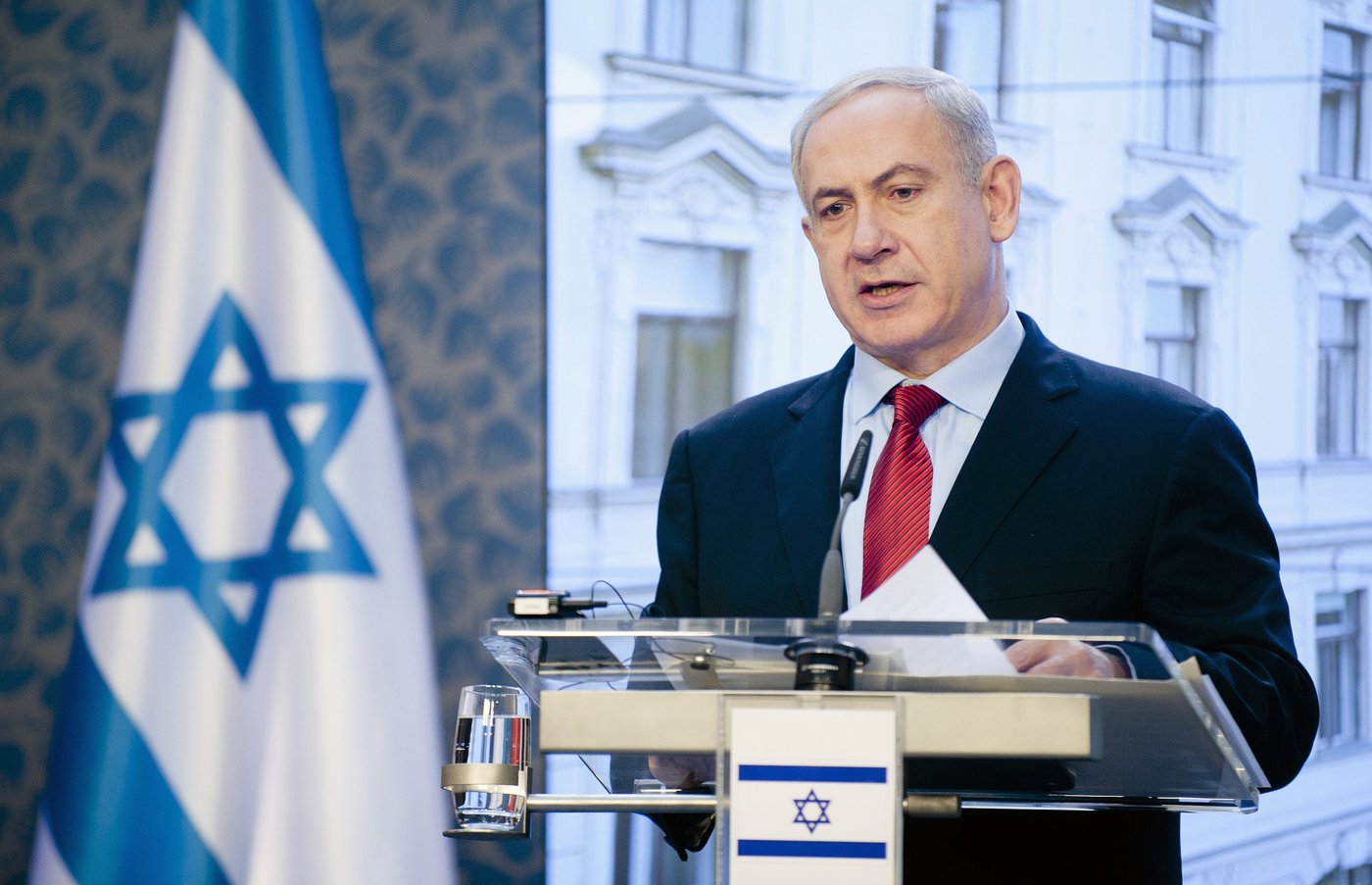 בכירים במשטרה איימו על ראש הממשלה