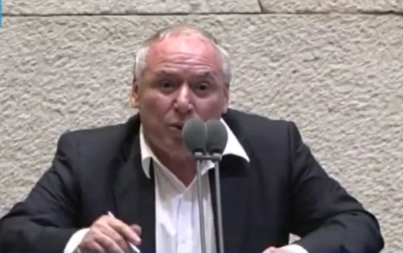 צפו: השר דודי אמסלם מתפוצץ על בני גנץ