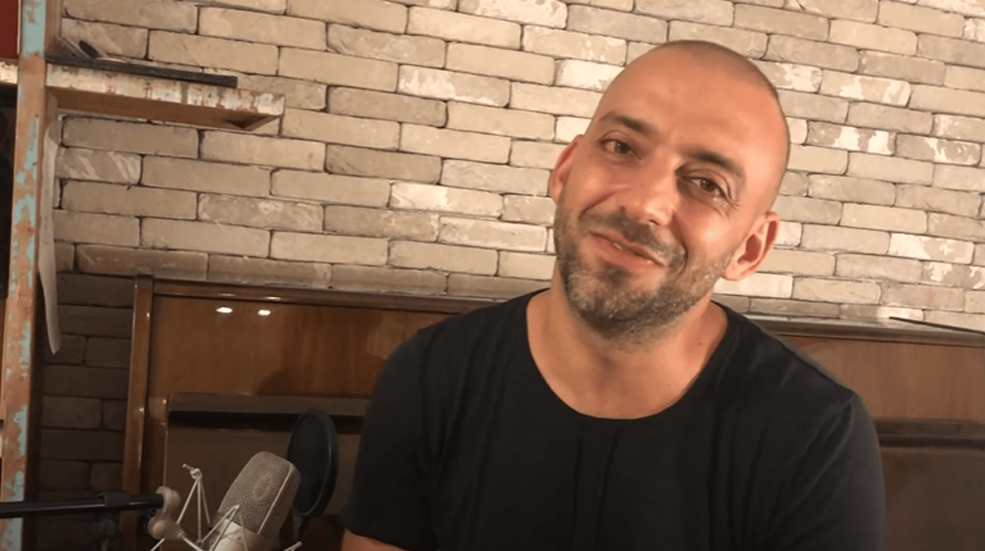 מפתיע: כשעידן רייכל הזמין את הטכנאי לשיר איתו.צפו