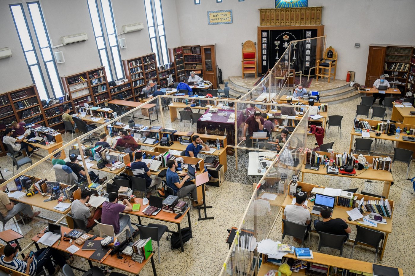 עתירה: לא לאפשר כניסת בחורי ישיבות לישראל
