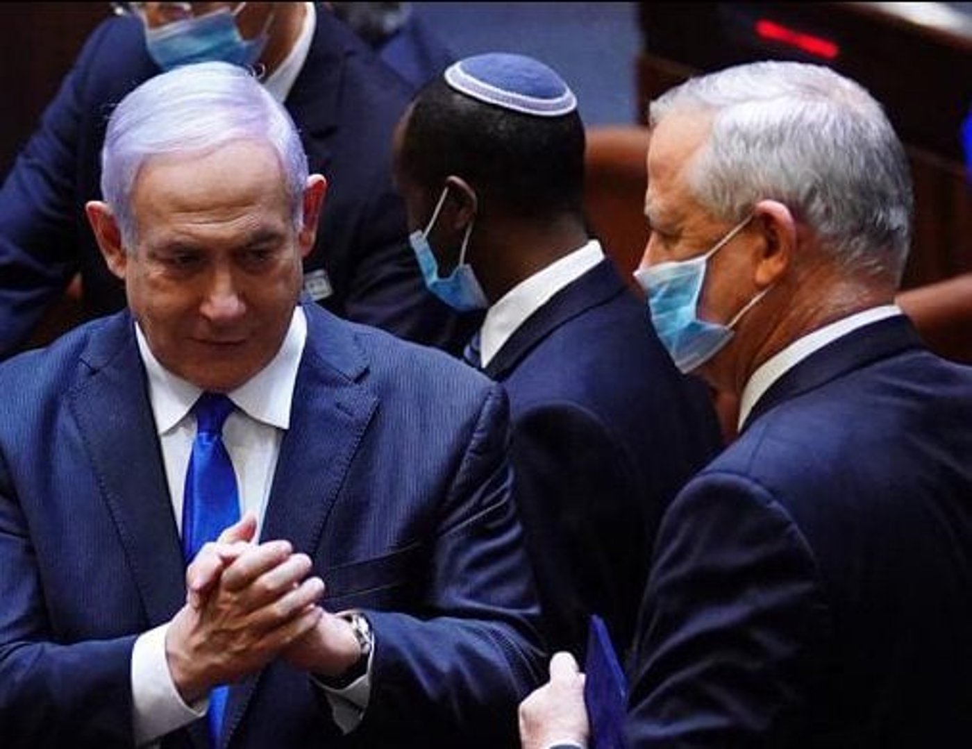 חוק המשפחות: גנץ ביקש מנתניהו לתמוך בקואליציה