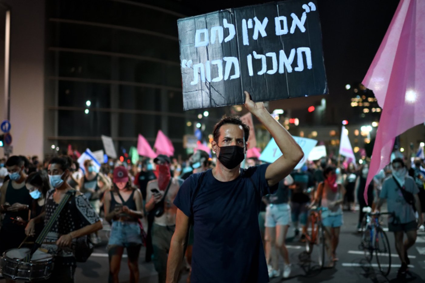 מפגינים תקפו שוטרים בתהלוכות בתל אביב