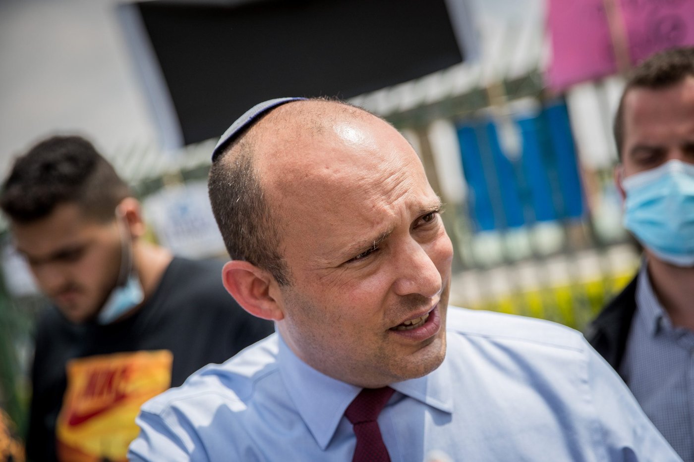 בהמלצת הרופאים: בנט יעבור ניתוח בגבו