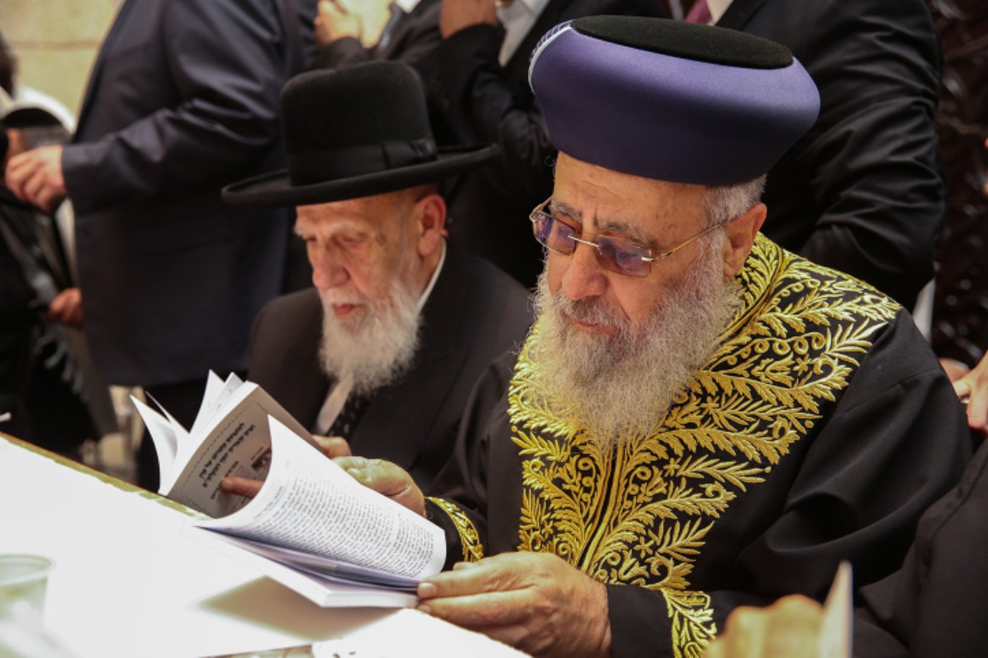 רבני ש"ס מצאו תחביב – ללעוג לרבנים הסרוגים