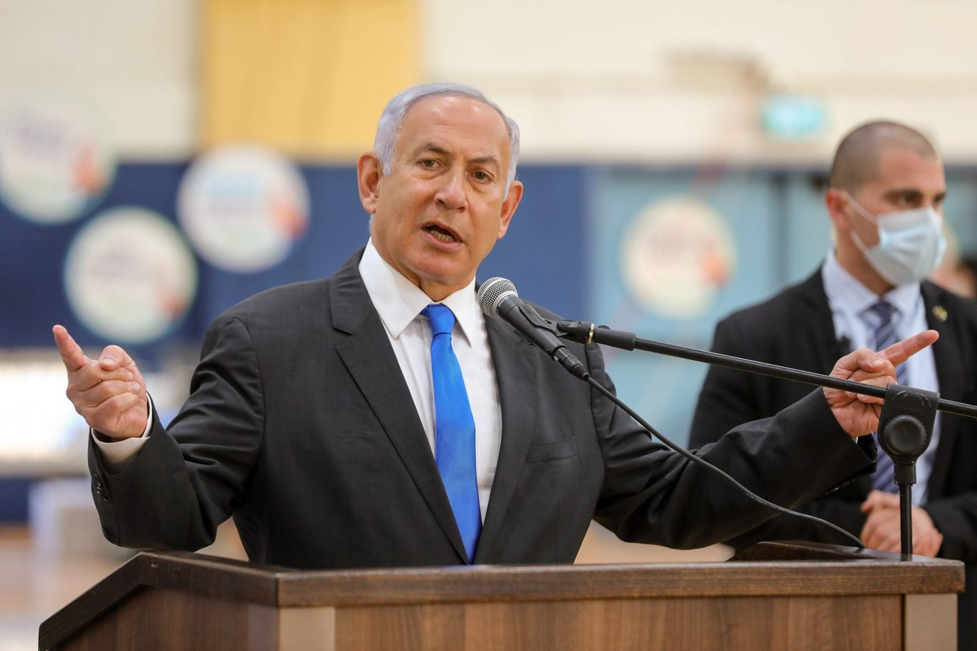 משפט נתניהו| הועבר קלסר עם ראיות לעיון השופטים