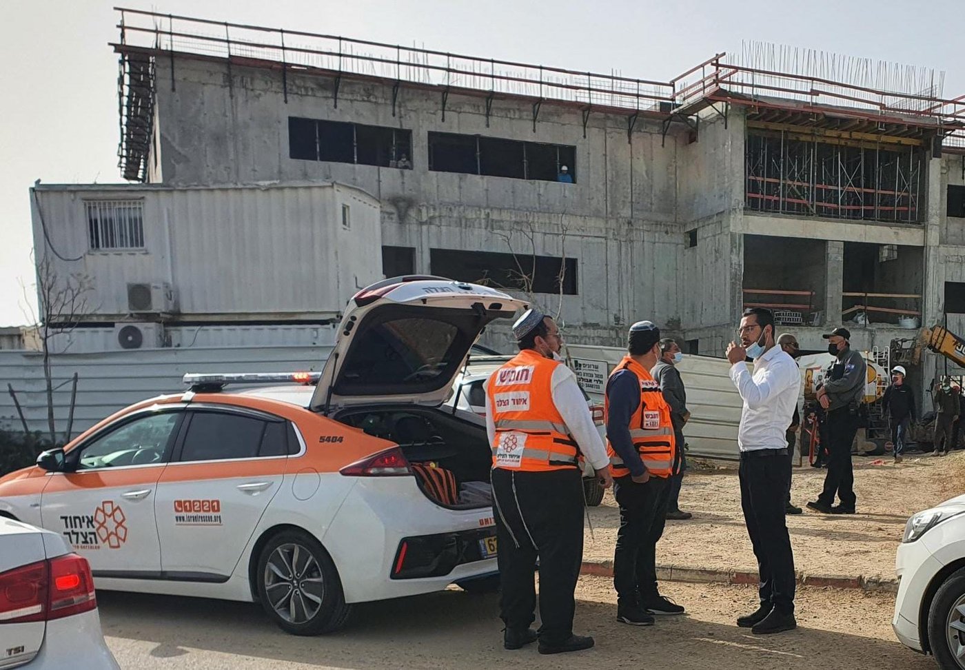 גבר נמצא ללא רוח חיים באתר בניה בשדרות