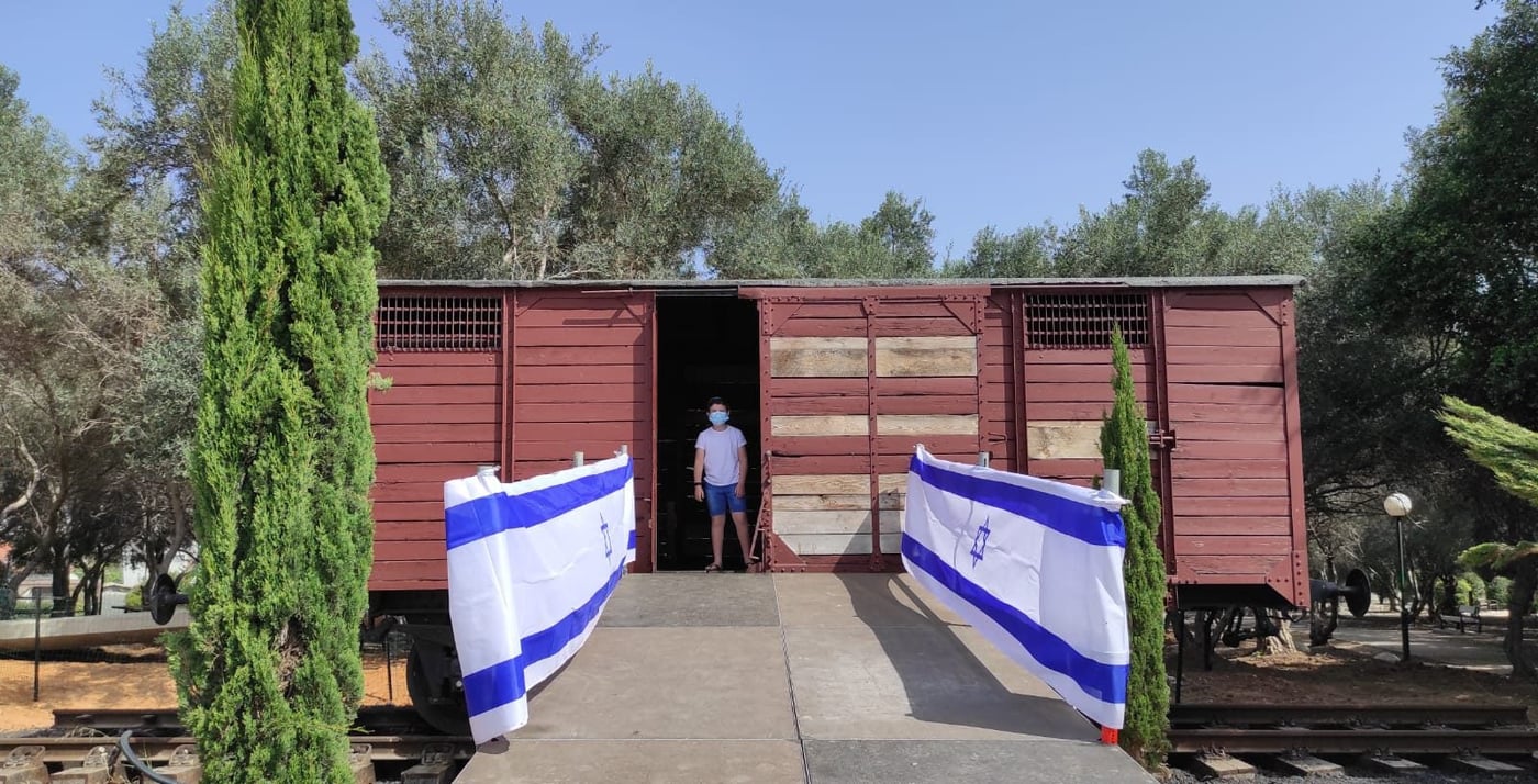 שלושה שורדי שואה נזכרים בקרונות המוות לאושוויץ