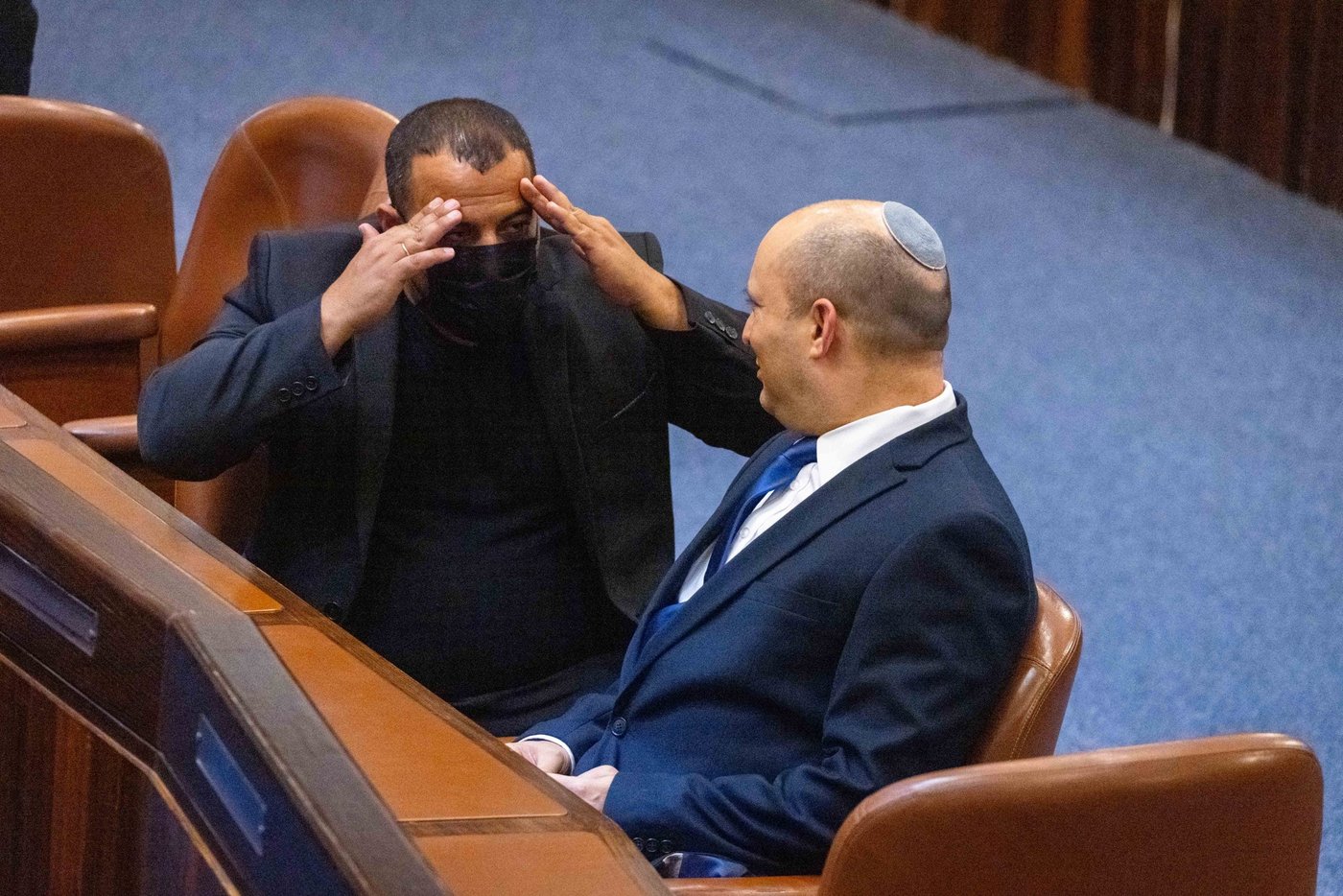 בנט וקארה, ארכיון
