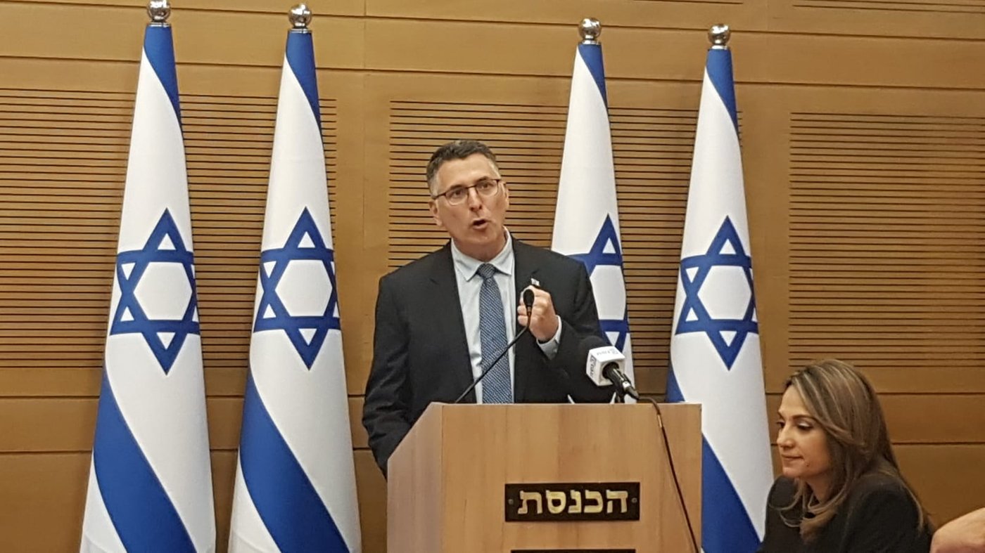 כתבי הכנסת החרימו: סער התקפל וישיב על שאלות