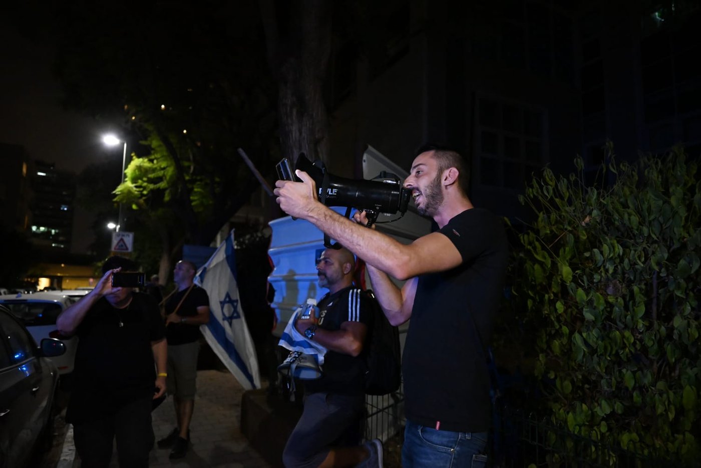 פז להורביץ: "רוצה מסתננים? קח אותם אליך"