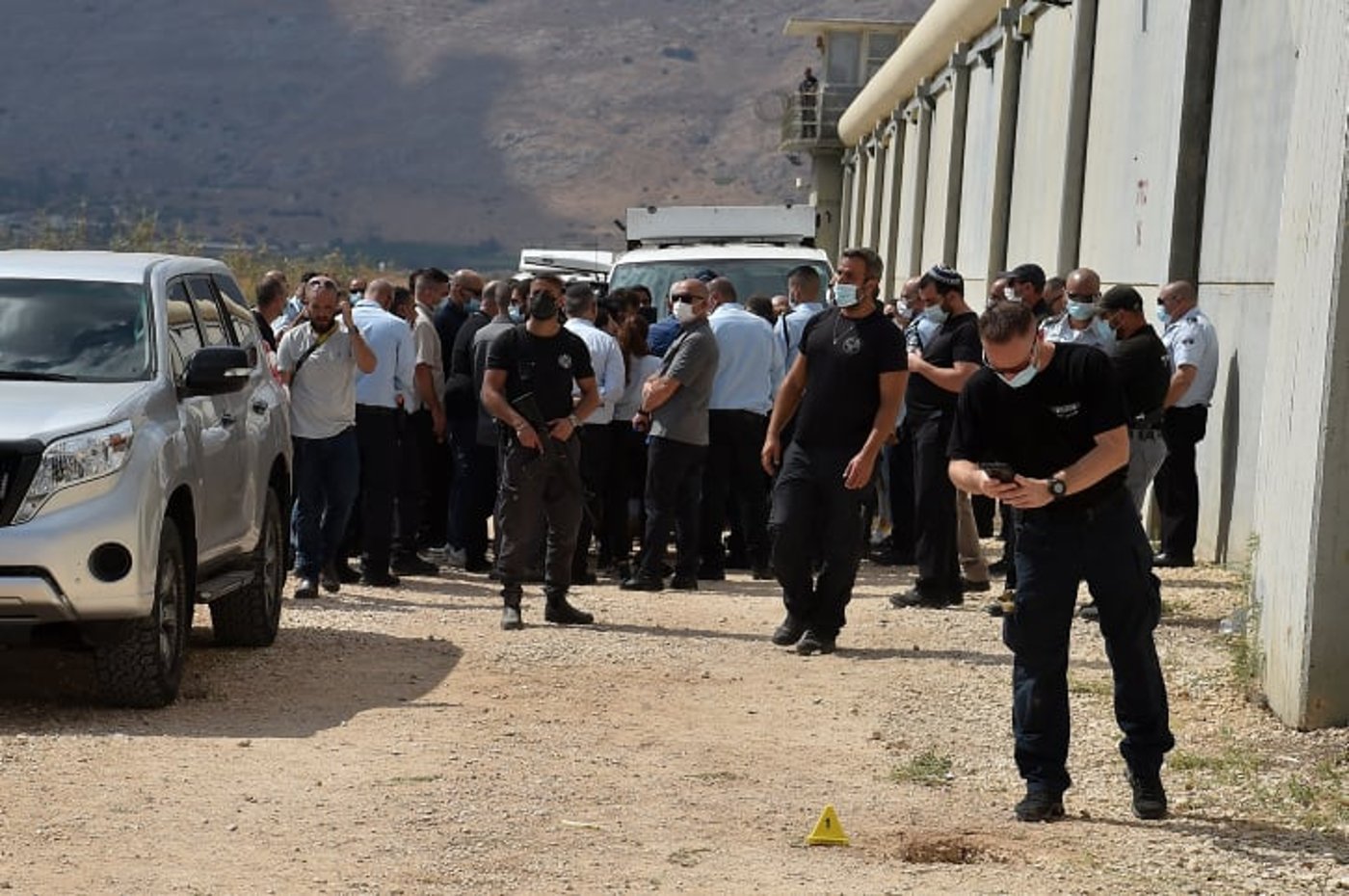 המצוד נמשך: נעצרו קרובי משפחה של שני המחבלים