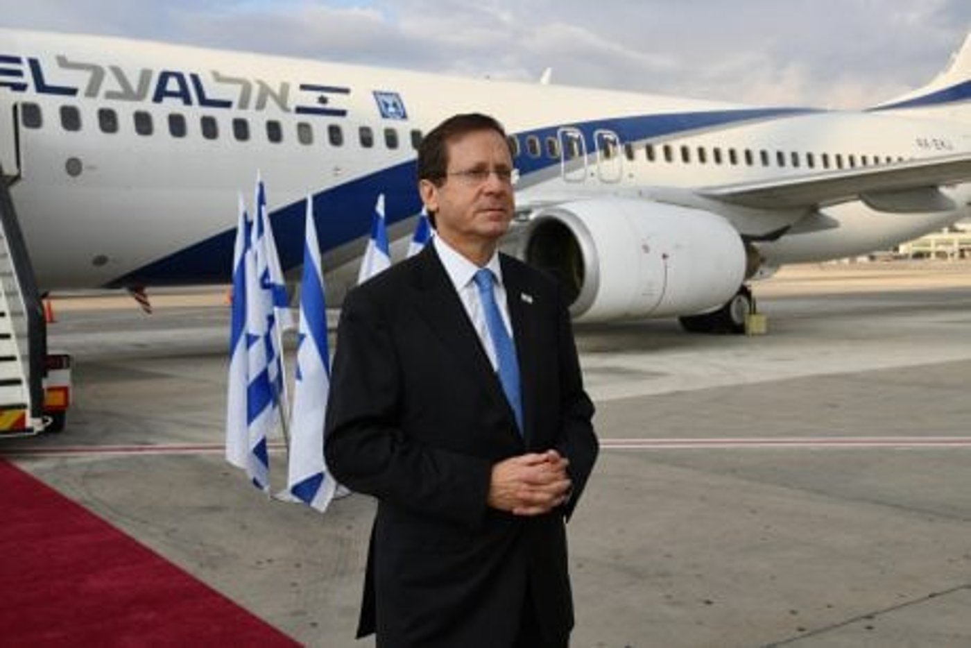 הרצוג לפני המראתו לאוקראינה