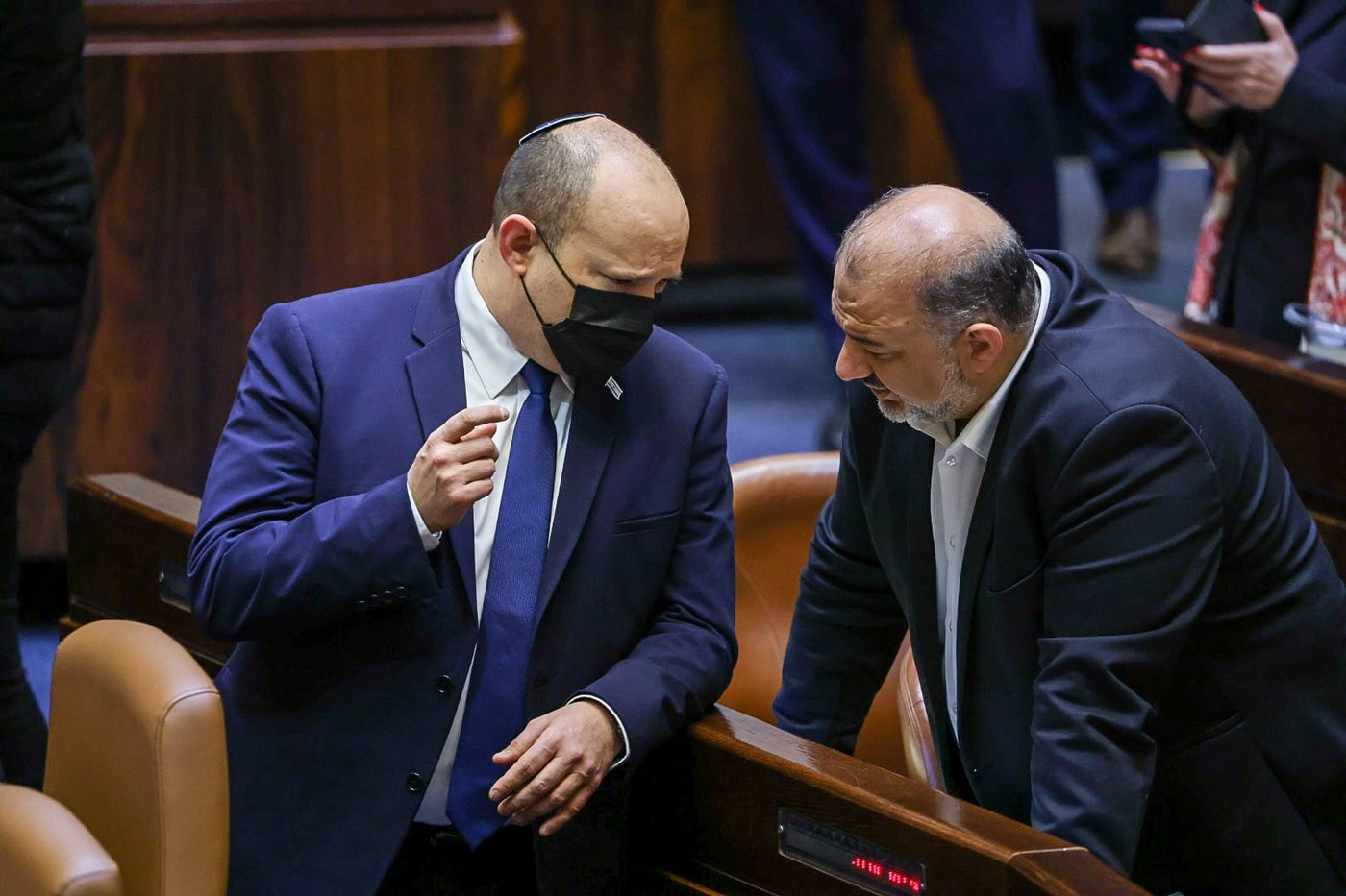 בנט ועבאס.