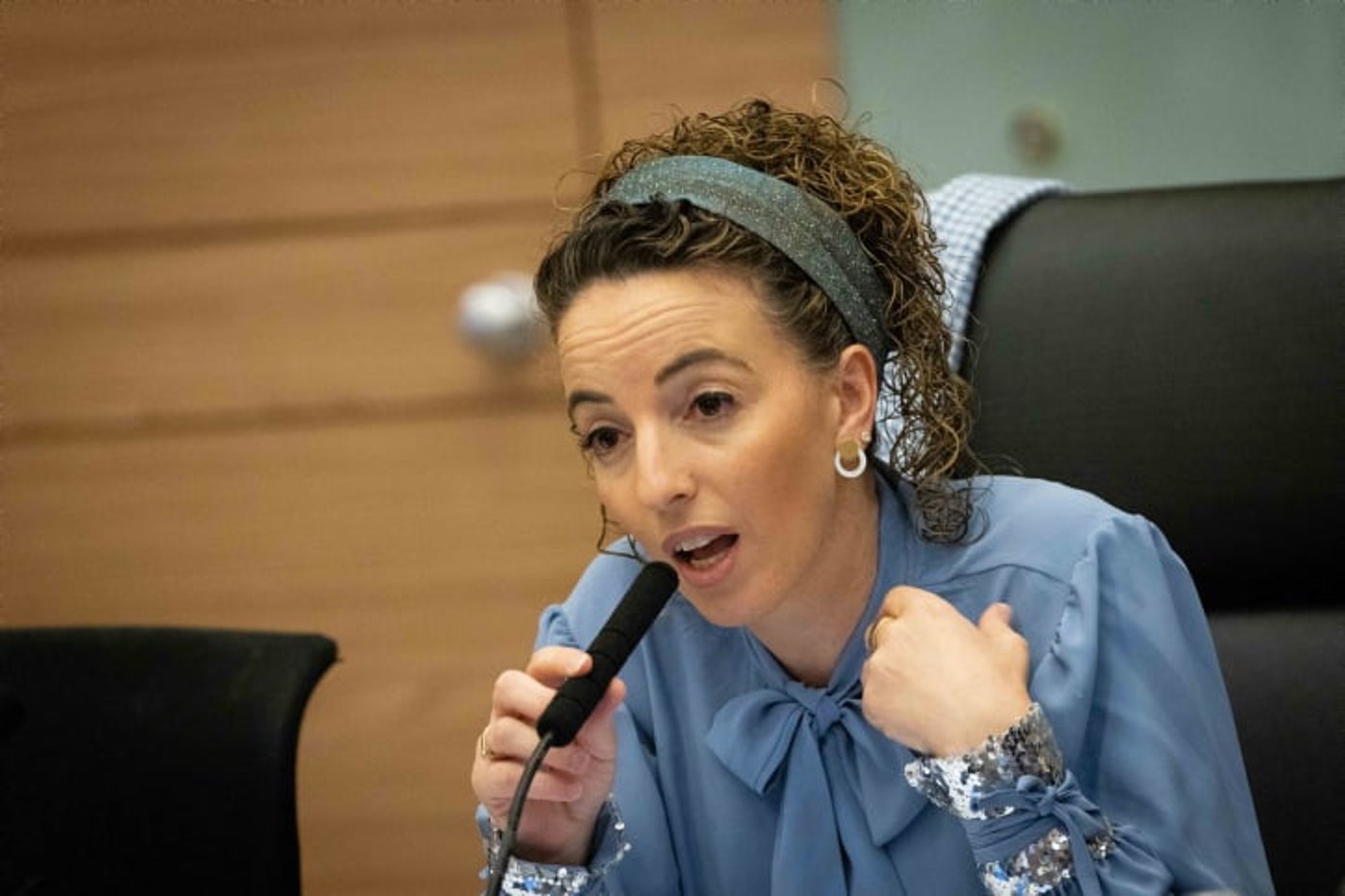 מהומה בוועדת הבריאות: "את עובדת של פייזר". צפו