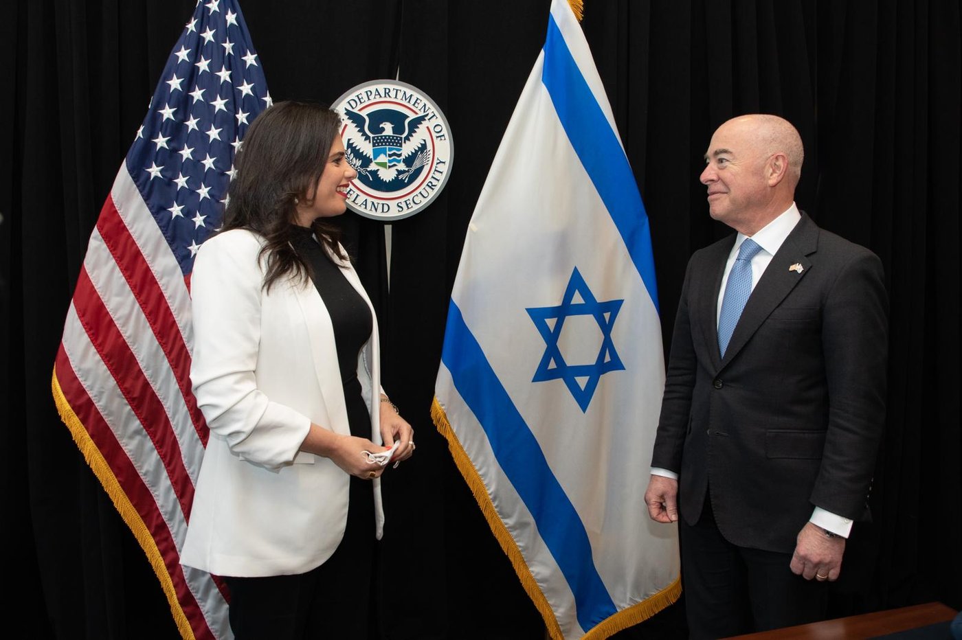 שקד: האמריקאים הבטיחו לי התקדמות בפטור מוויזות