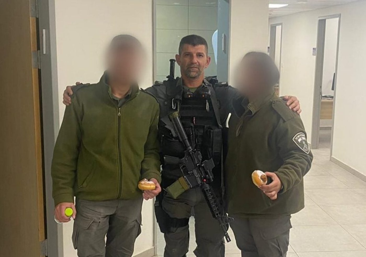 שוטרי מג"ב לאחר החקירה