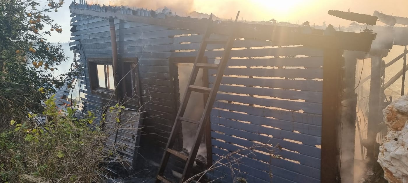 שריפה ביישוב כליל: גבר פונה כשהוא מורדם ומונשם