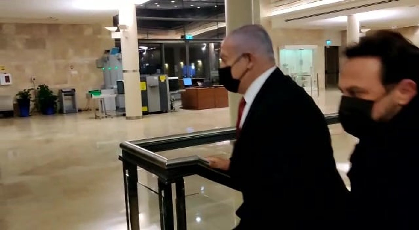 צפו: כך הגיב נתניהו כשנשאל על עסקת הטיעון