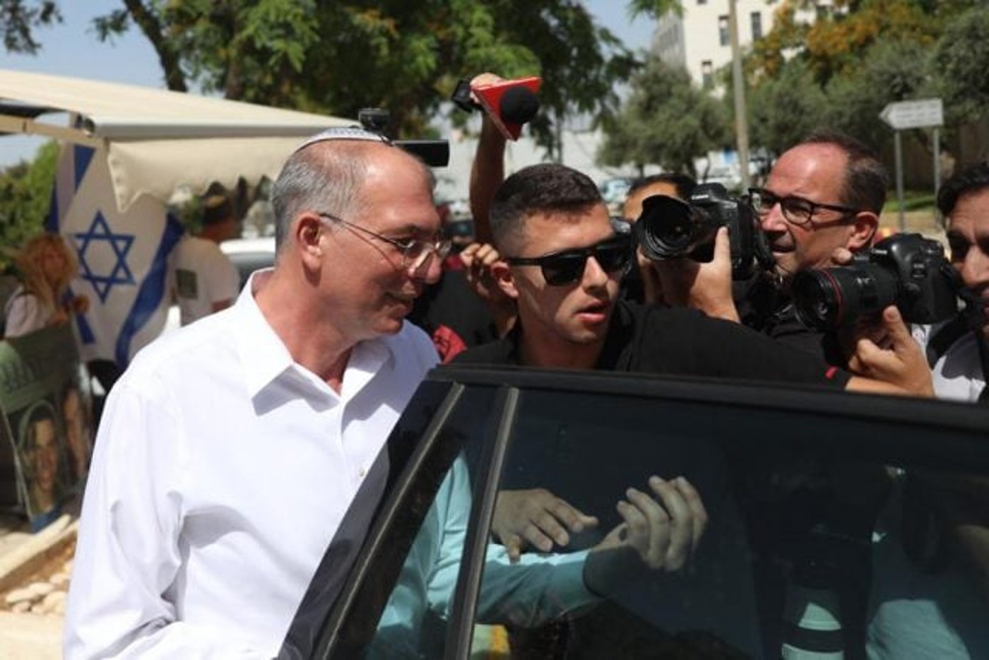 ניר אורבך יוצא משלכת בנט היום