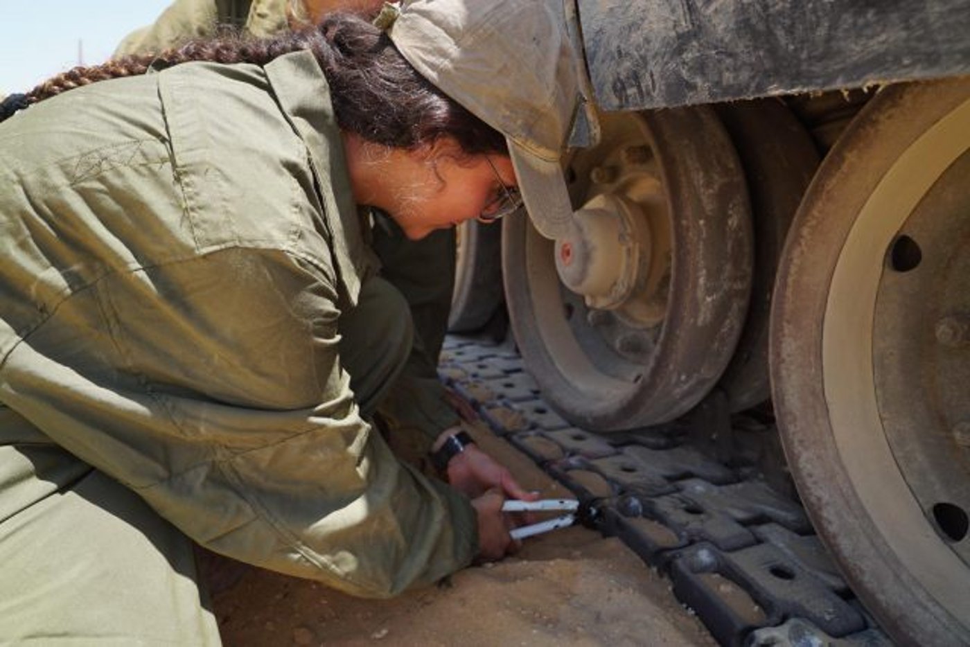 לוחמות שיריון בפעילות (דובר צה"ל)