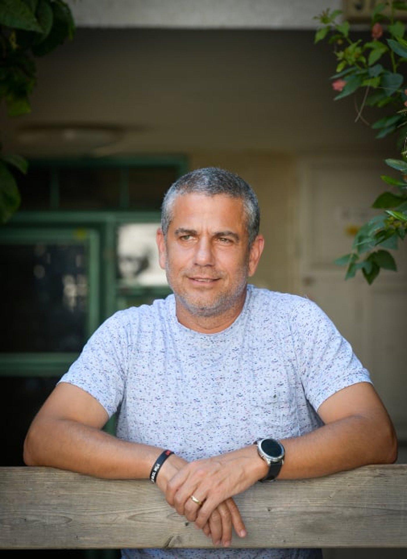 ינון מגל מפתיע: תודה ליאיר לפיד ונפתלי בנט