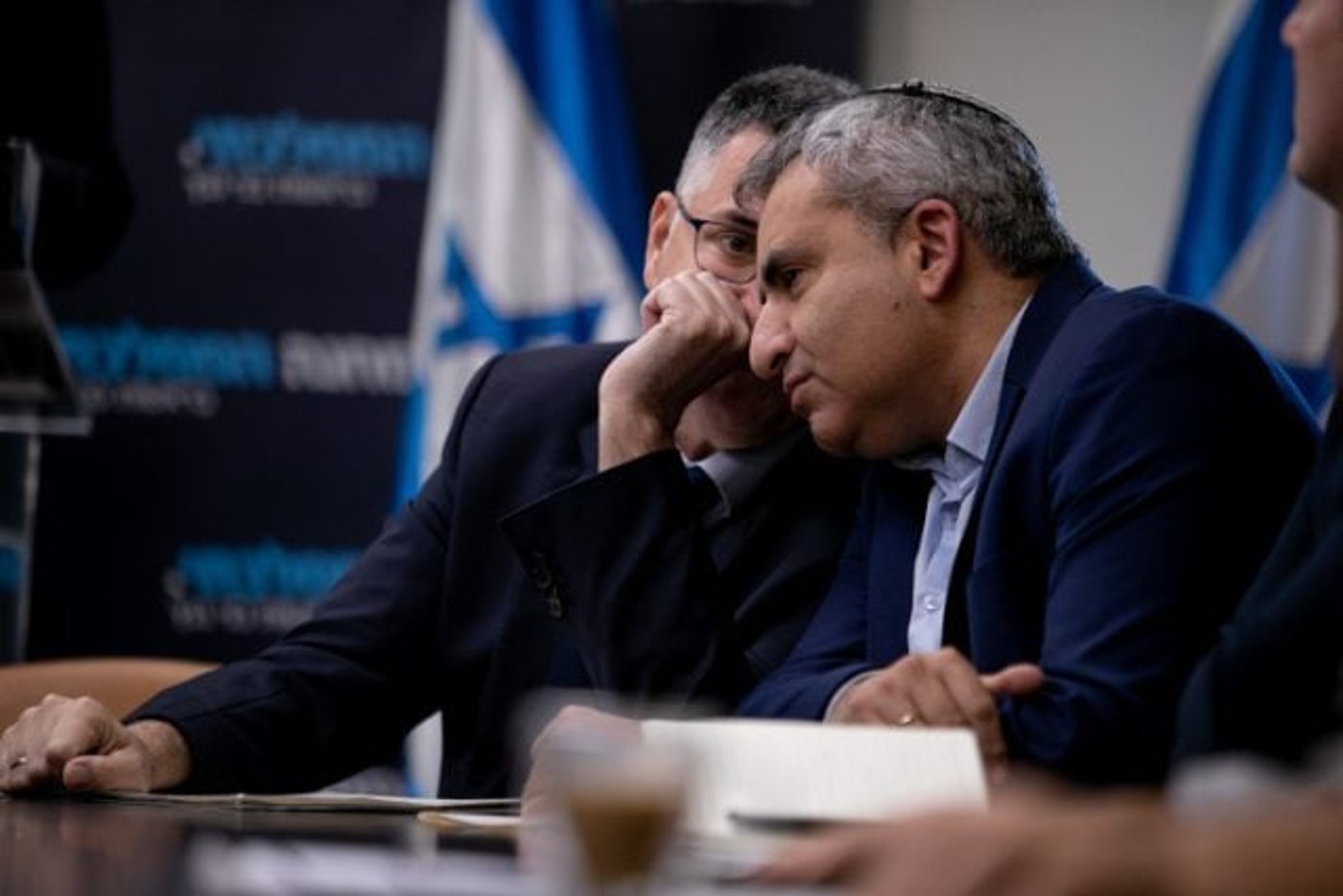 גדעון סער וזאב אלקין.