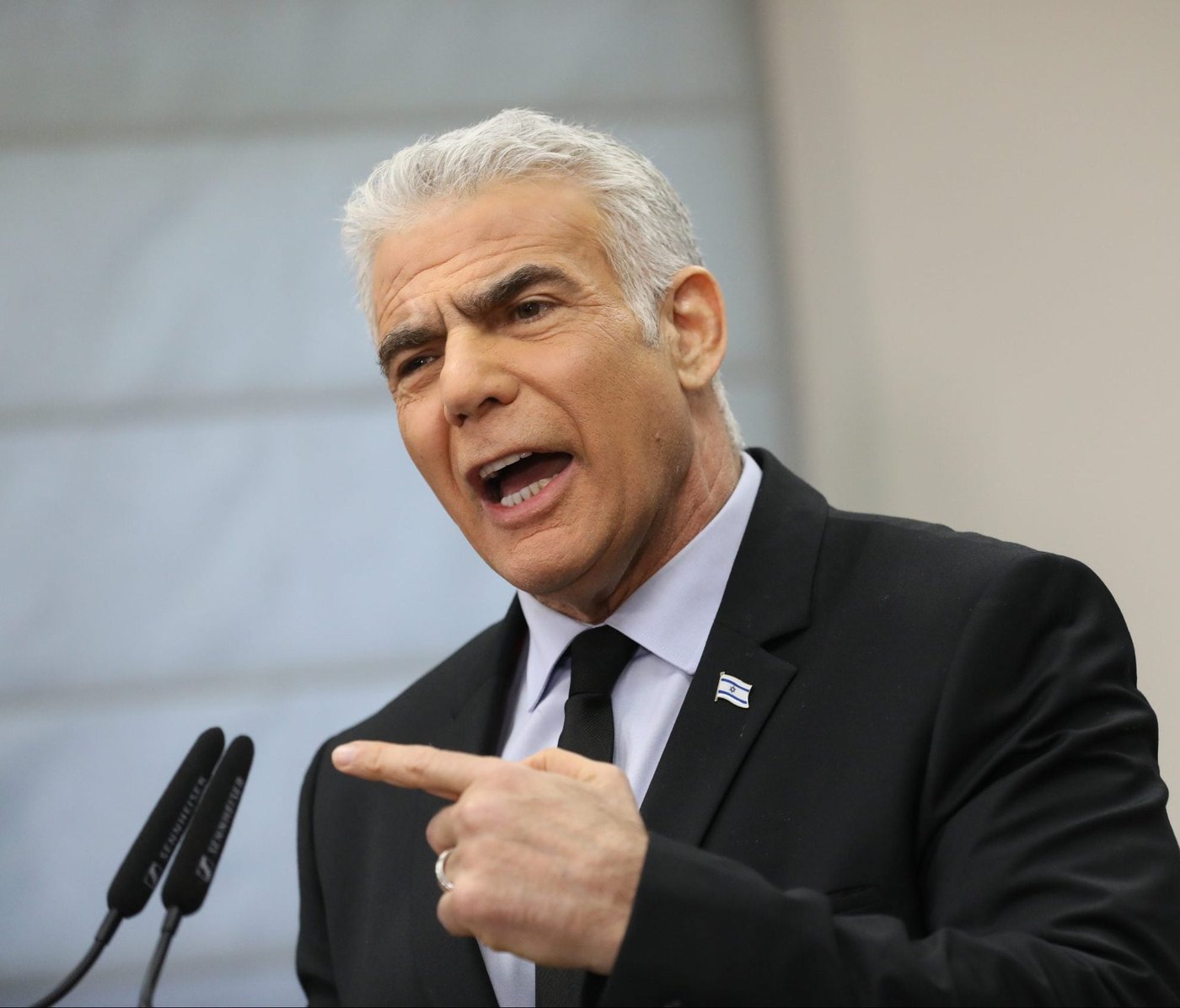 ביקורת באופוזיציה על לפיד: "הוא לא המנהיג שלי"