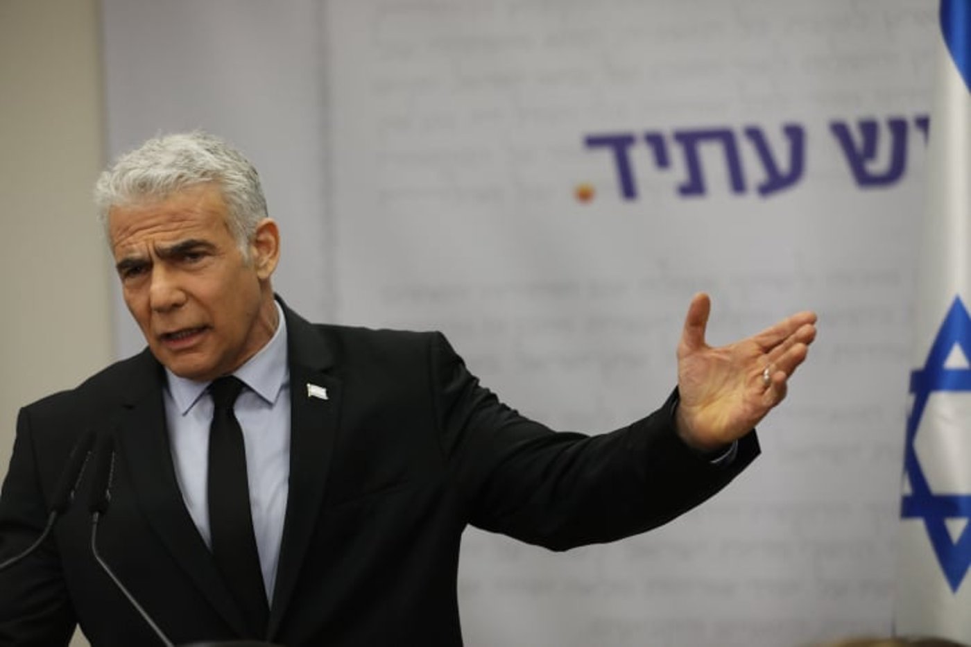 לפיד תוקף: "נתניהו כבר נבצר, הוא איבד שליטה"