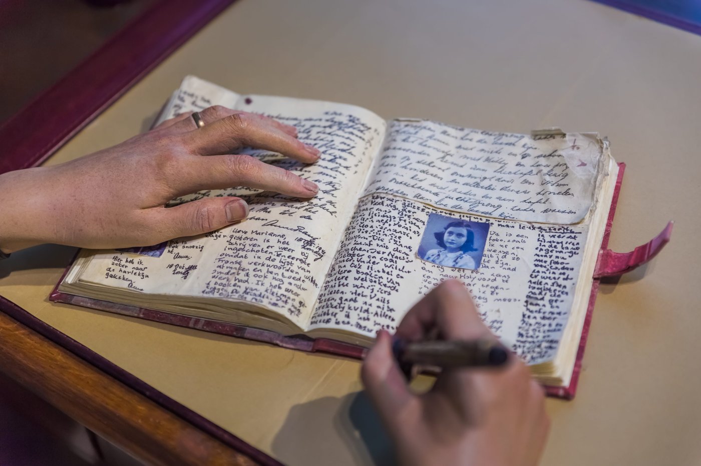 היום לפני 94 שנה: נולדה אנה פרנק