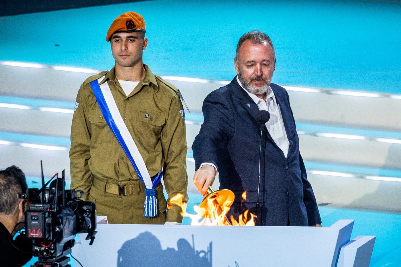 צפו: שלום אסייג השיא את משואת "הלב של המדינה"