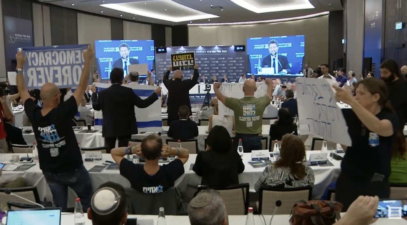 מחאה בזמן נאום סמוטריץ': "מיעוט קולני וקיצוני"