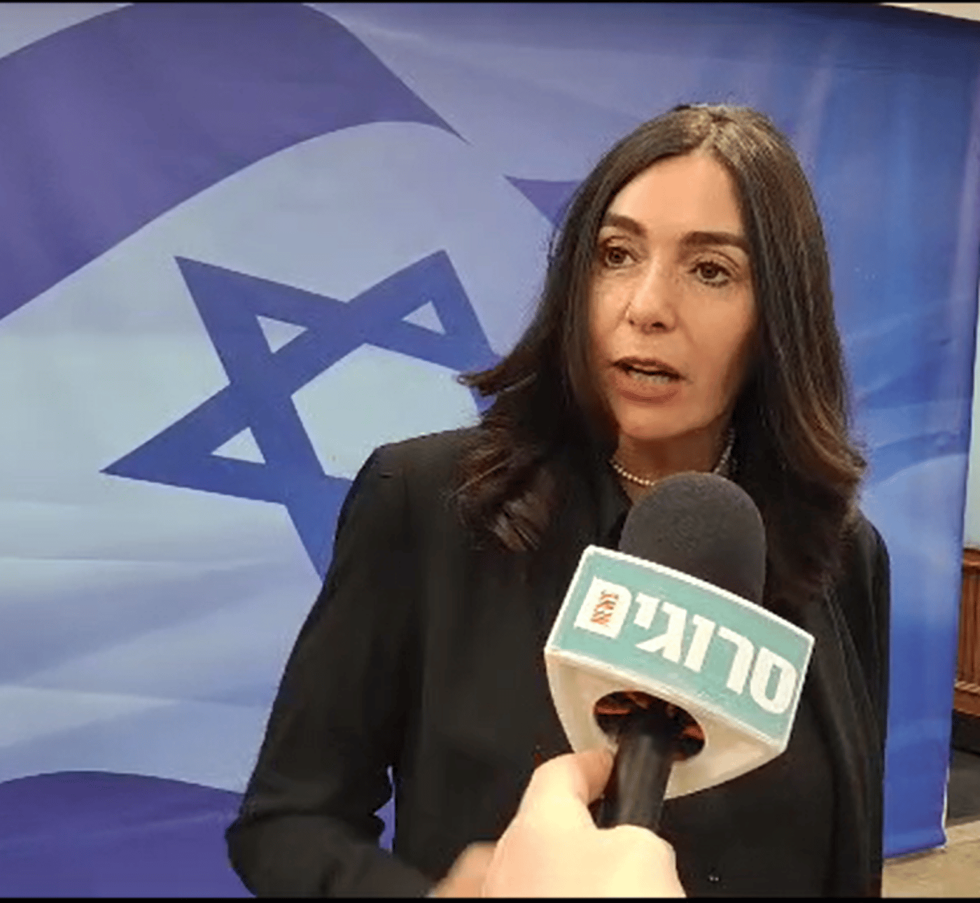 מירי רגב: "הבאתי לכם טישו לאולפנים"
