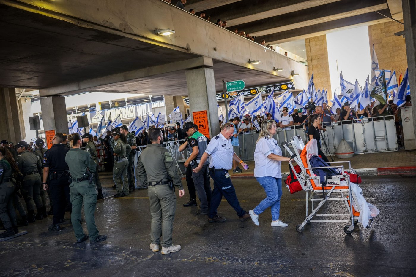 המפגינים מצפצפים על המשטרה: נגיע לטרמינל 3