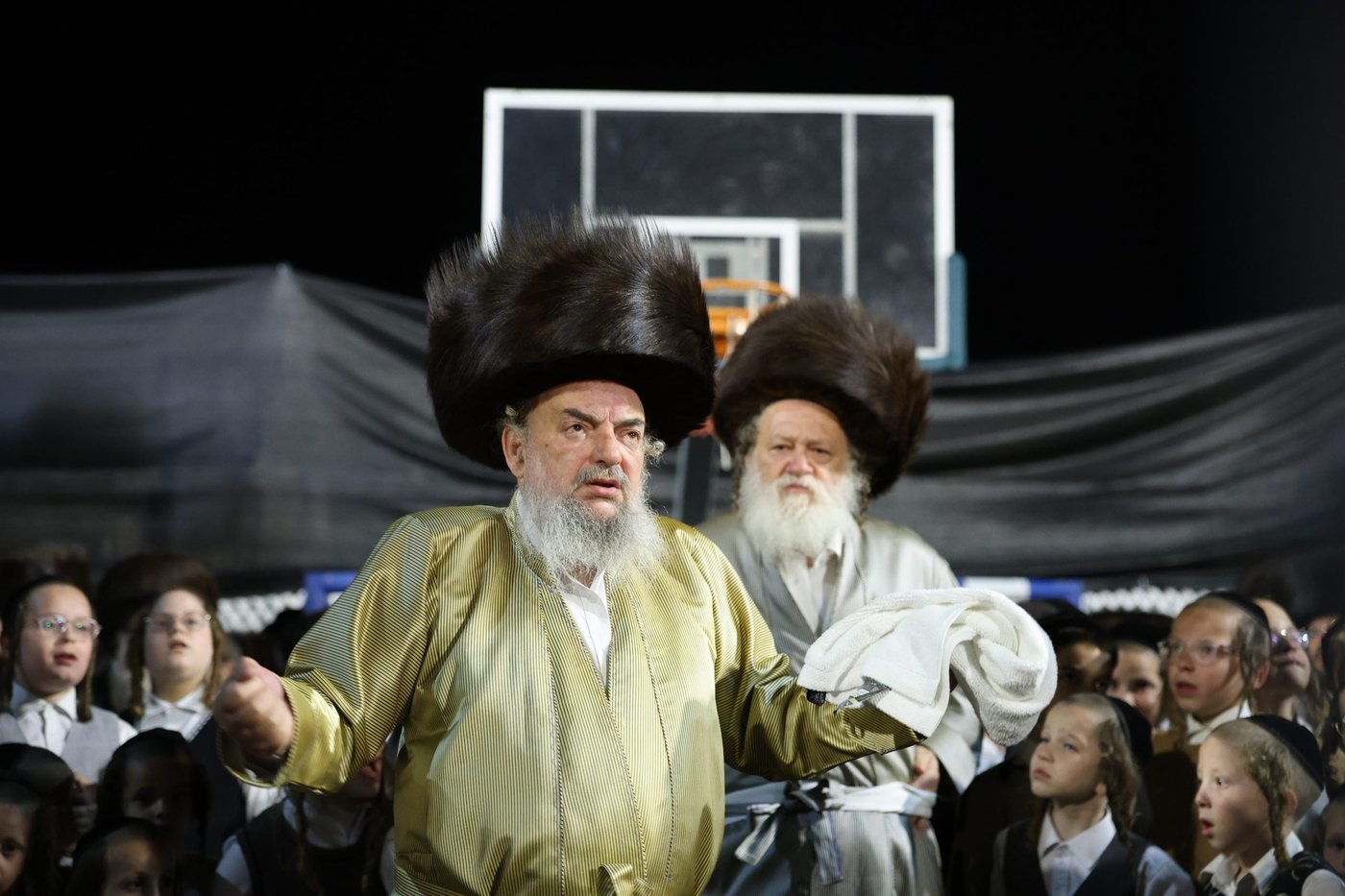 צריך לדאוג להם: האדמו"ר שנאבק בתופעת הרווקות